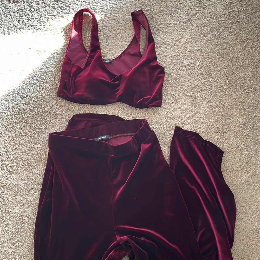 2 piece - fashion nova size small never worn wine colored velour outfit
